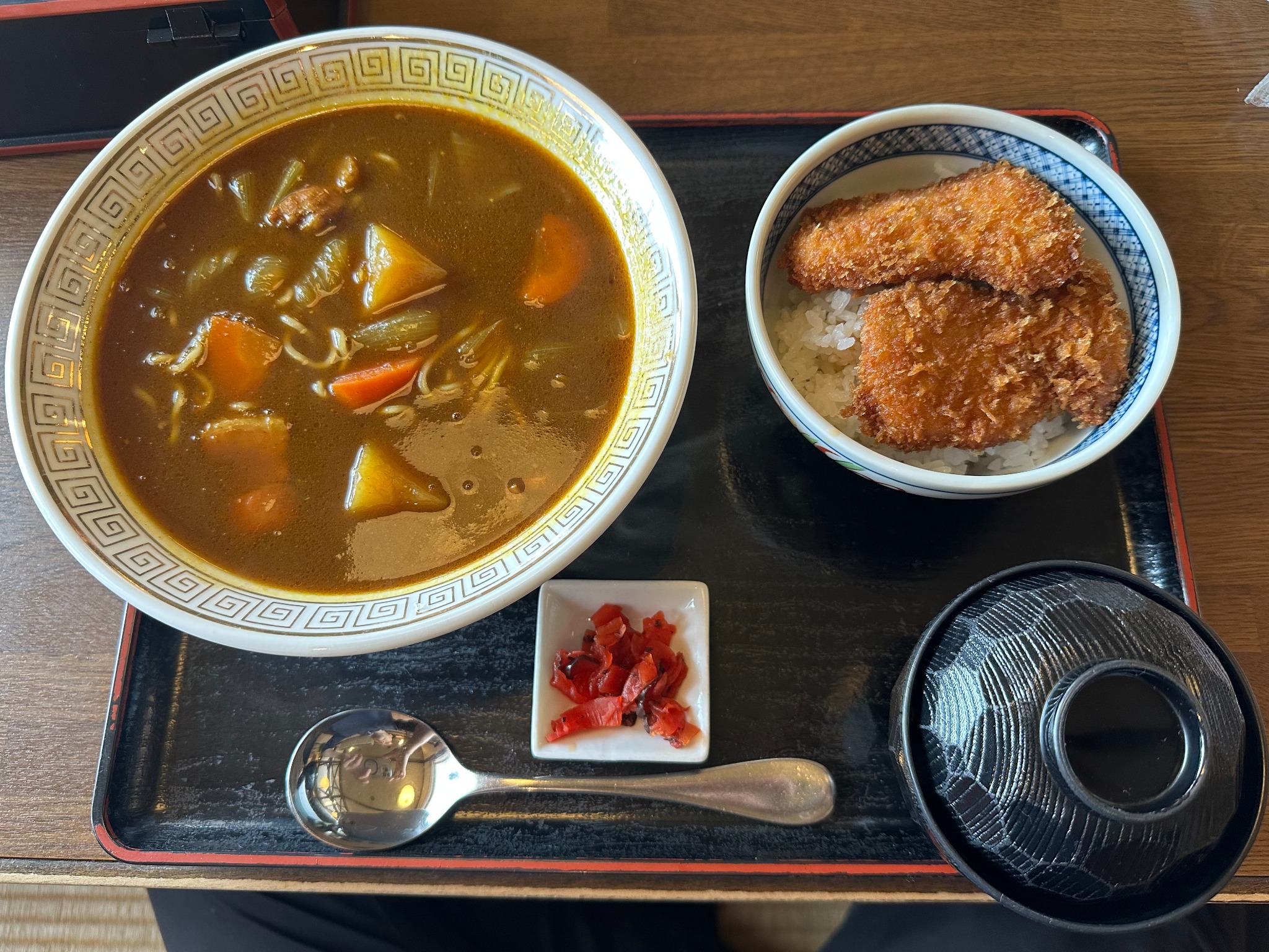 大衆食堂 正広のカレーラーメンとミニタレカツセット