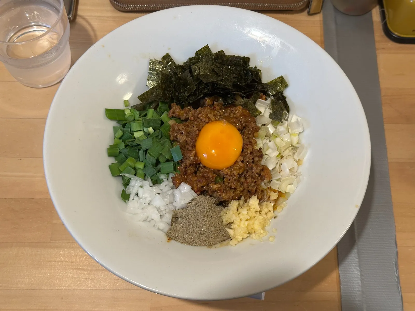麺屋 壱心の台湾まぜそばを真上から見た具材構成