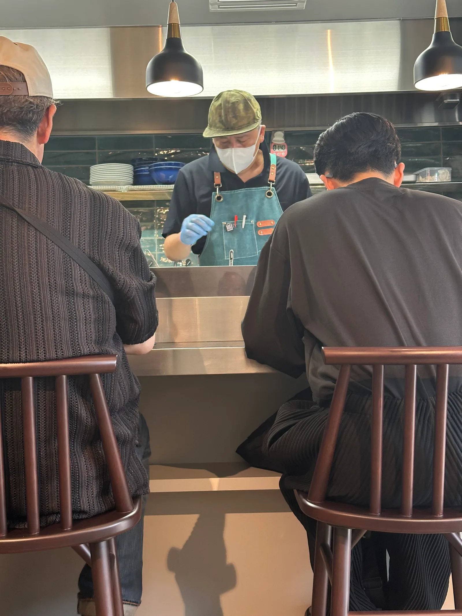 NOBU kitchenぬーどるのカウンターと厨房