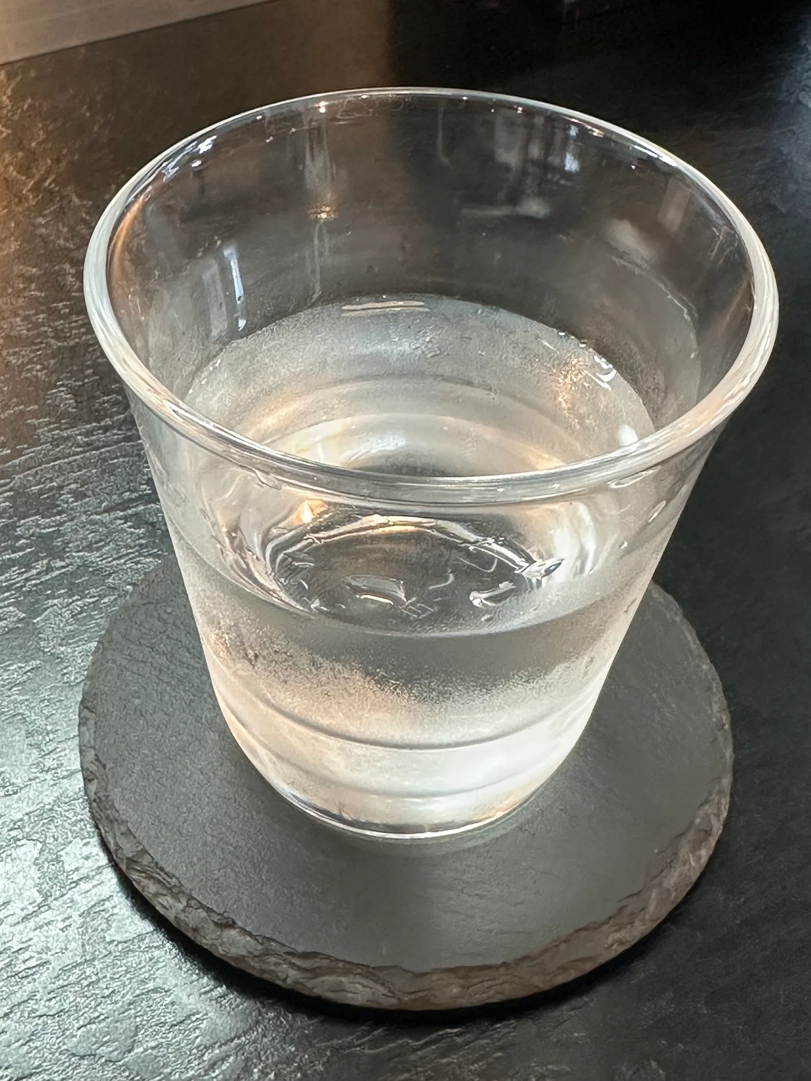 NOBU kitchenぬーどるの卓上の水